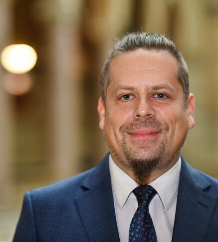 Mag. Gernot Sifkovits
