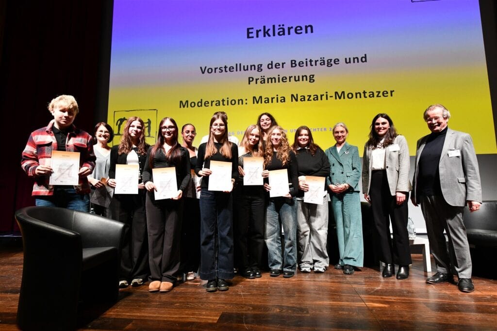 Teilnehmerinnen bei Richtervereinigung Österreich, Preisverleihung, renommierte juristische Auszeichnung, feierliche Ehrung.